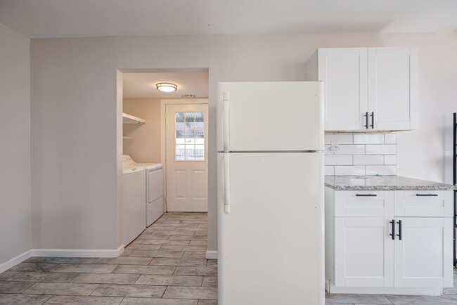 Building Photo - 608 E Eufaula St