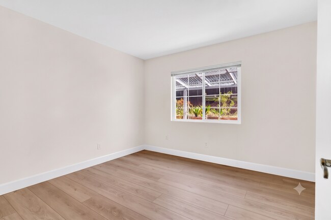 Building Photo - 6246 Decanture St