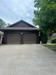 front/garage - 2130 Hammond Pl E