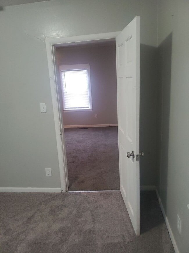 Building Photo - Washer/Dryer Hook Ups