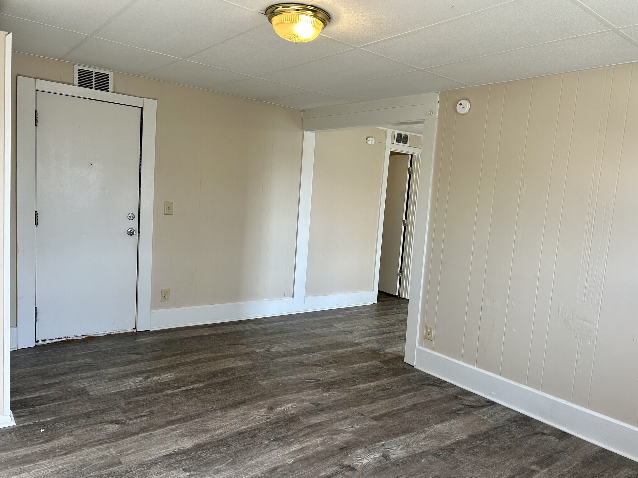 Living room - 321 W Hillside Dr