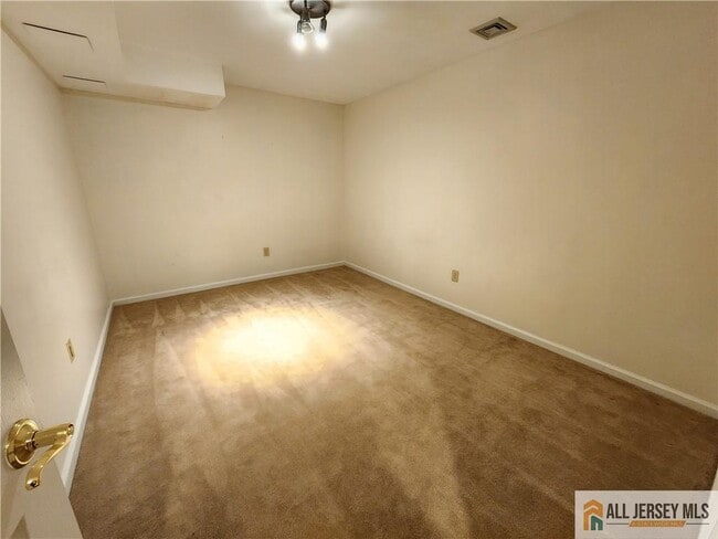 Building Photo - 254 Sayre Dr
