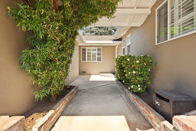 Building Photo - 5525 Amby Dr