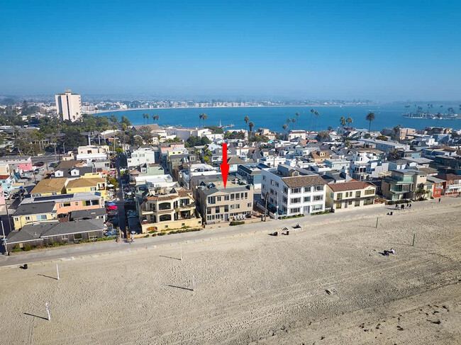 Building Photo - 3979 Ocean Front Walk