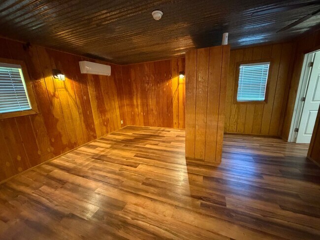 Building Photo - Cozy Studio House For Rent!