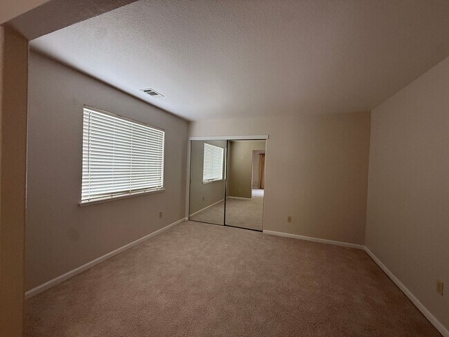 Building Photo - 2853 St Andrews Rd