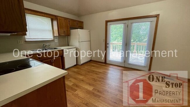 Building Photo - Spacious 3 bedroom, 2 bathroom duplex in K...