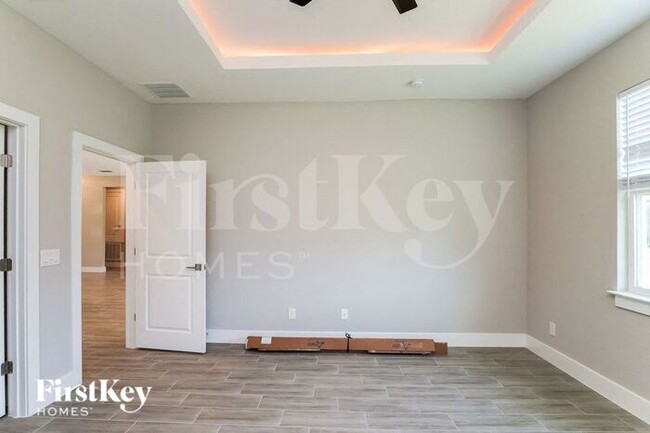 Building Photo - 51 Inconnu Dr