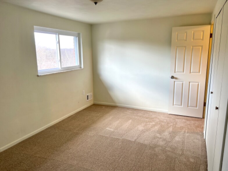 Building Photo - 80 Lamont Dr