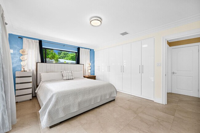 Building Photo - 836 Orchid Dr