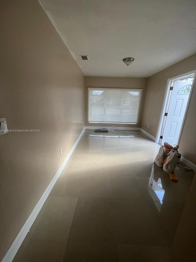 Building Photo - 4121 SW 20th St