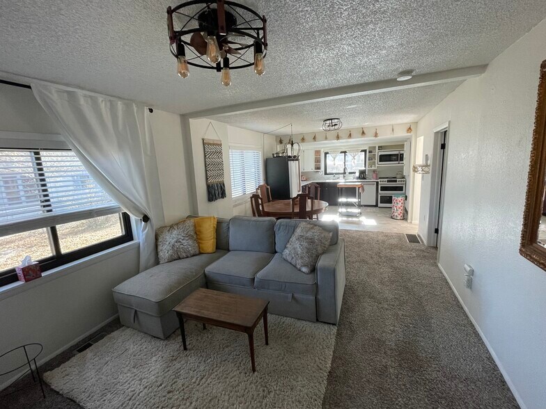 Building Photo - 2529 Bott Ave