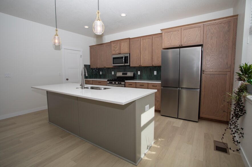 Building Photo - 4872 E Dorado Ave