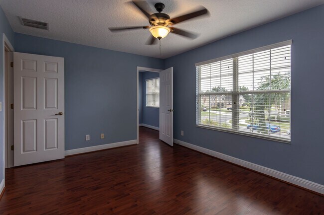 Building Photo - BEAUTIFUL 5 Bedroom/4 Bath Home Located in...