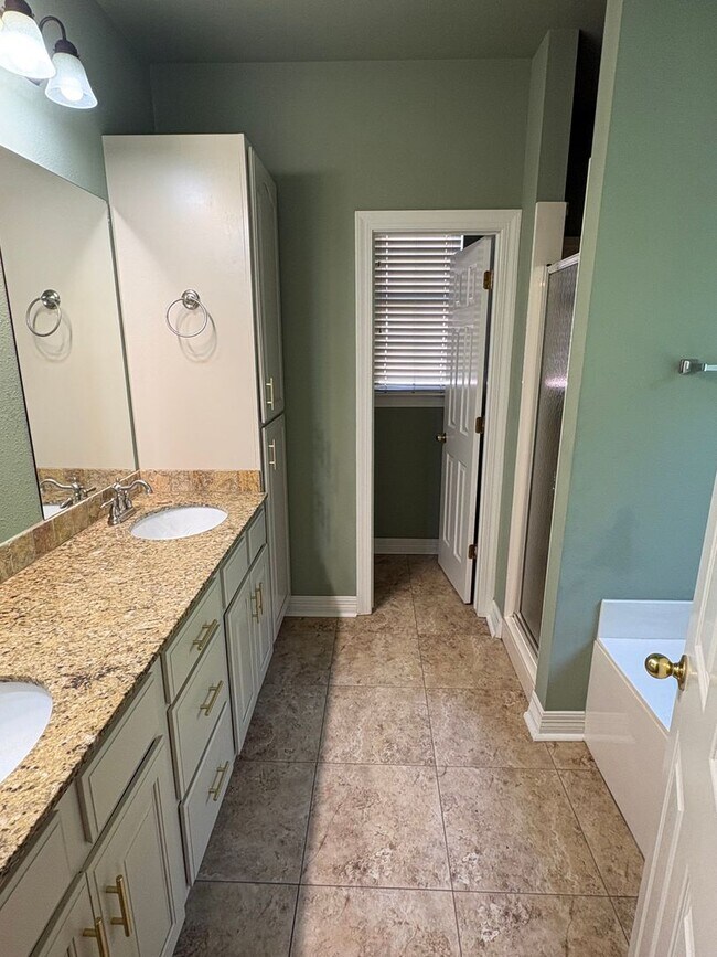 Building Photo - 3062 Eaglecrest Cir