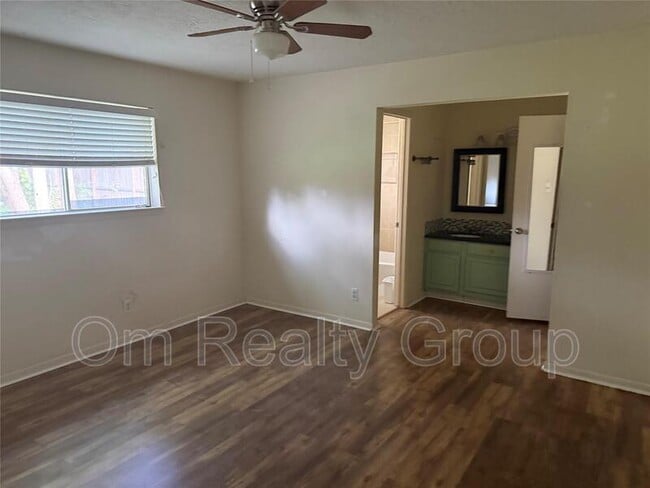 Building Photo - 7107 Briarfield Dr
