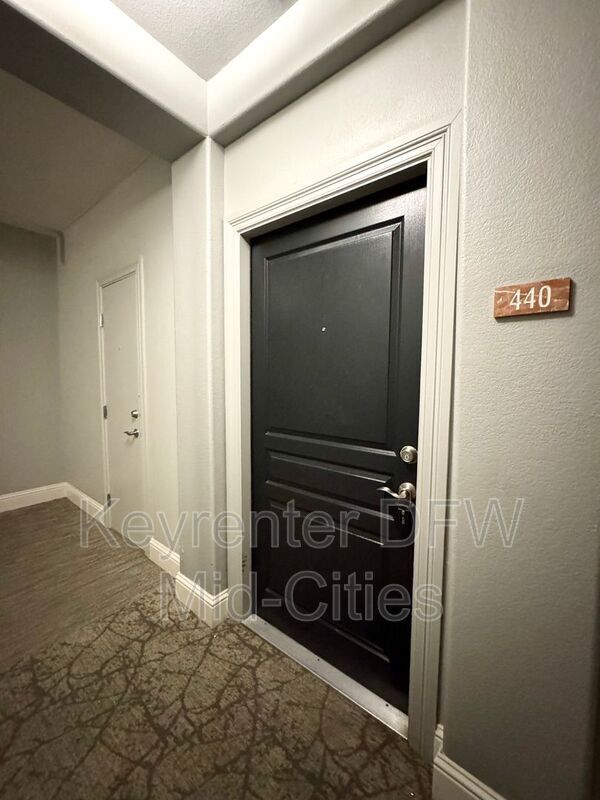 Building Photo - 330 E Las Colinas Blvd