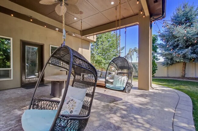 Building Photo - 5605 N Morpheus Pl
