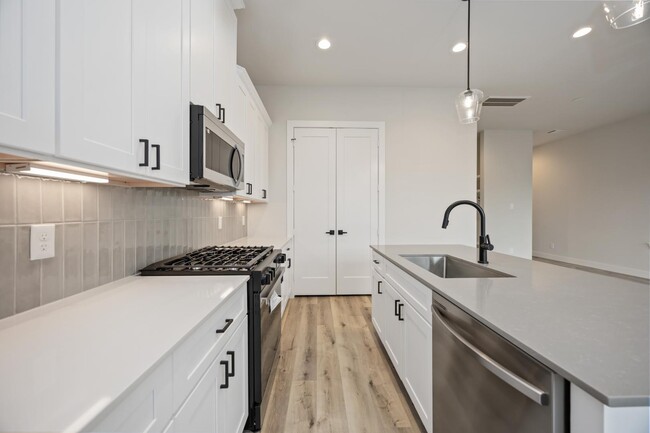 Building Photo - 6107 Campos Dr