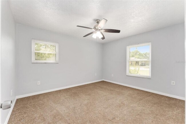 Building Photo - 4505 SE 12th Pl