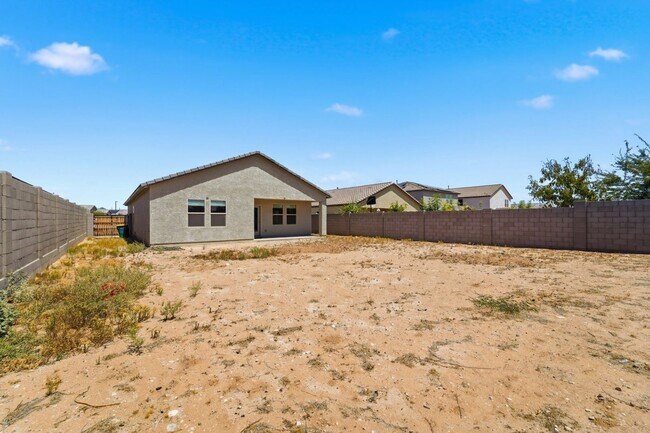 Building Photo - Modern Litchfield Park Home | 4 Bed, RV Gate + Open Kitchen