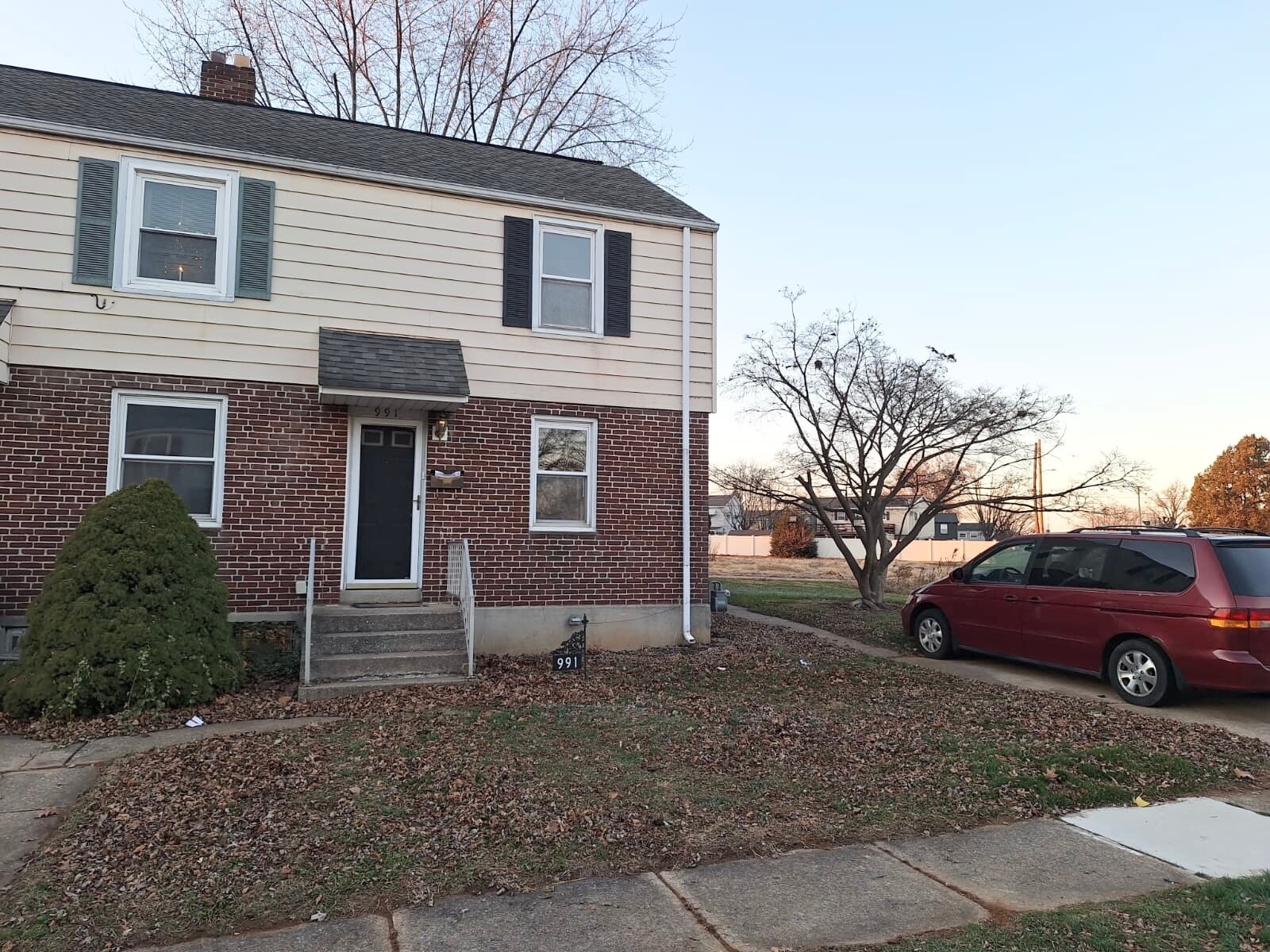 Building Photo - 991 Loucks Pl