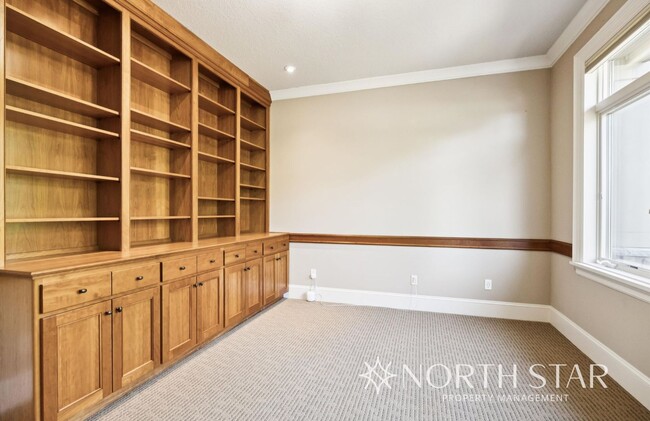 Building Photo - Executive Estate in Atherton Heights with ...