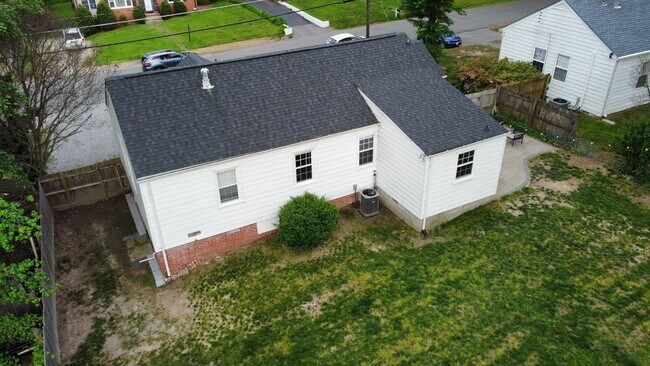 Building Photo - 1124 Bridle Ln