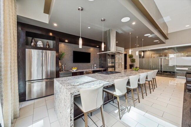 Building Photo - 9870 Gaylord Dr