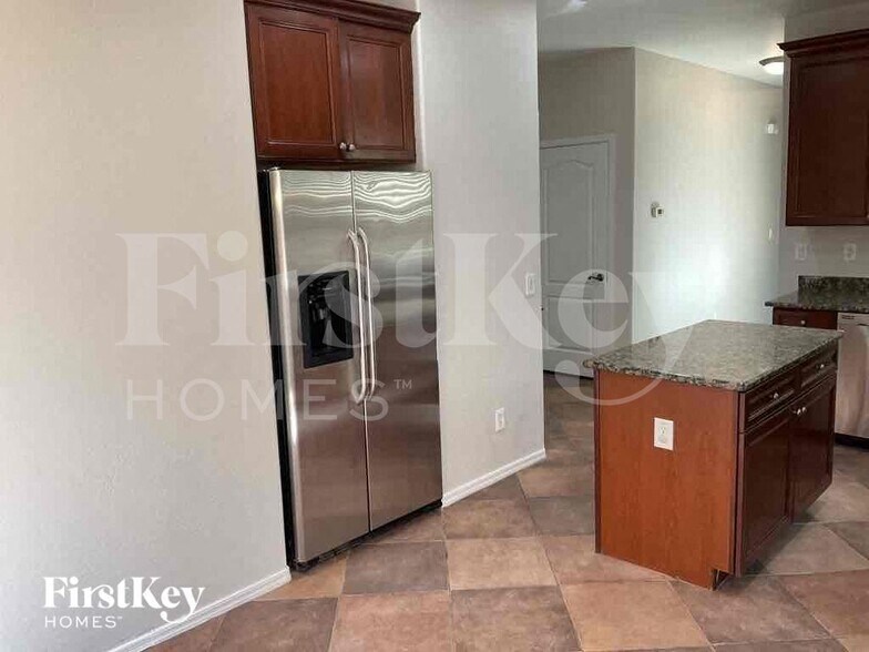 Building Photo - 4151 E Oakland St