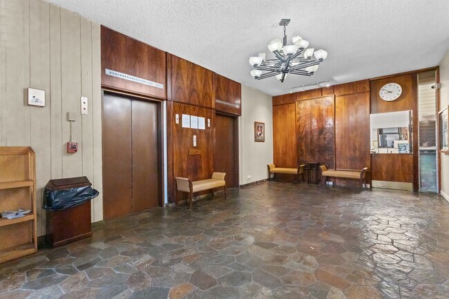 Building Photo - Elevated Island Living: High-Floor Corner Gem with Harbor & Sunset Vistas