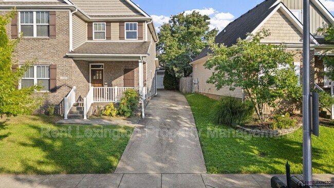 Building Photo - 2212 Pokeberry Park