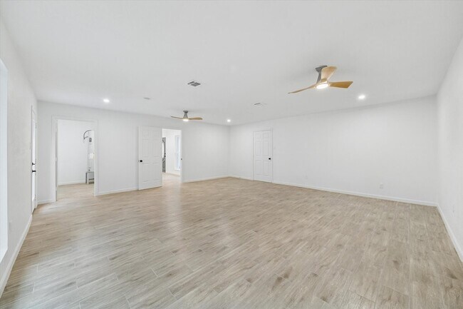 Building Photo - 5411 Logston Ln