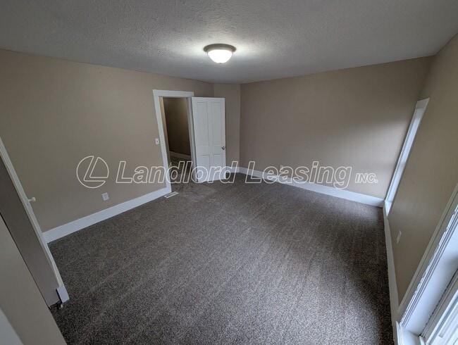 Building Photo - Spacious 2-Story Townhome in the Heart of Amherst