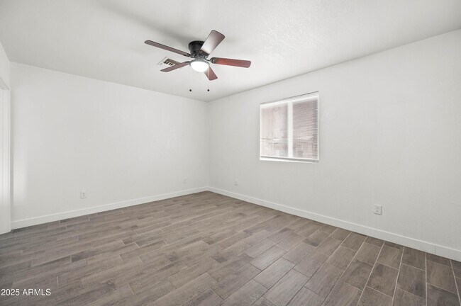 Building Photo - 10947 W Mohave St