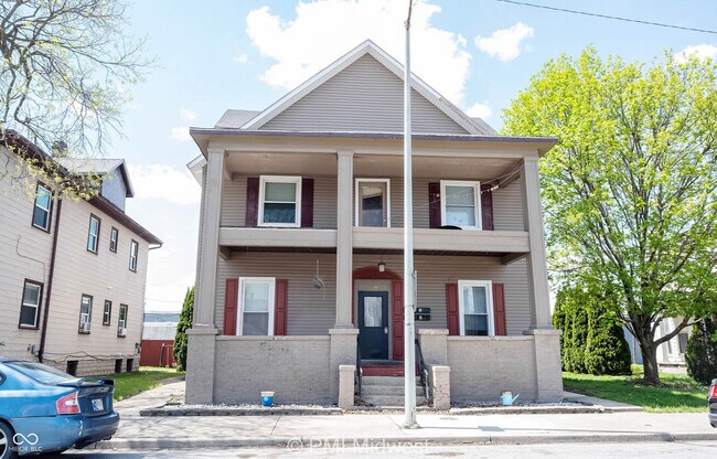 Primary Photo - 611 N Main St