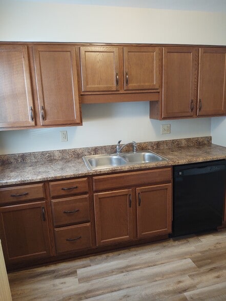 Kitchen - 537 Sewickley St