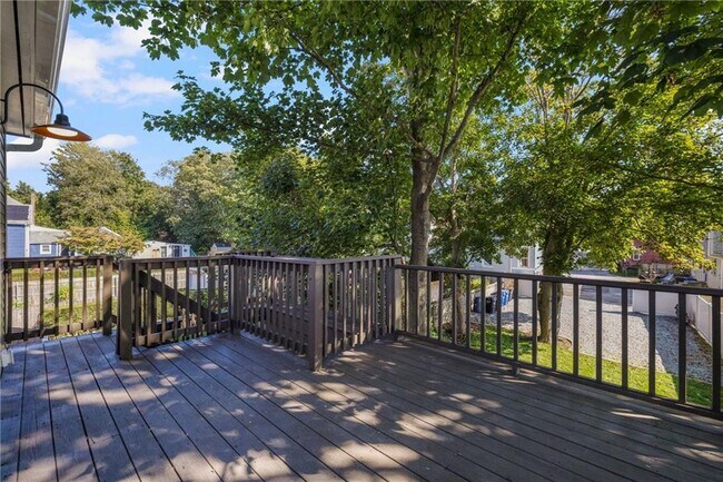 Building Photo - 7 Sheffield Ave