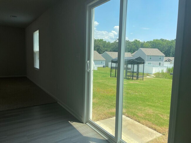 Building Photo - Spacious 3-bedroom with a massive Owner's Retreat and Dual Closets.
