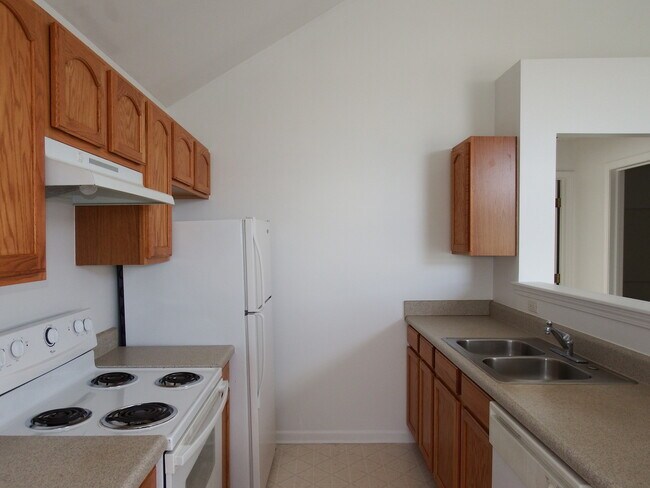 Building Photo - BEAUTIFUL 2 BEDROOM 2 BATH CONDO!