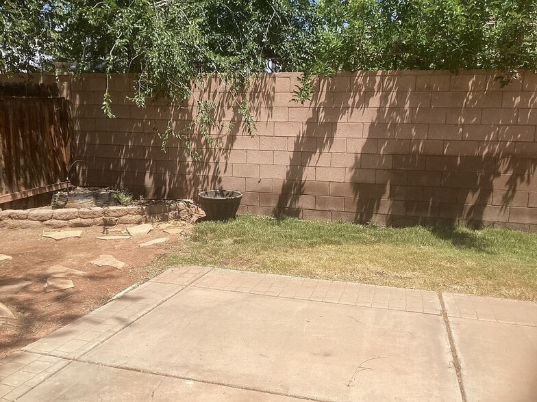 Building Photo - 2761 E 350 N