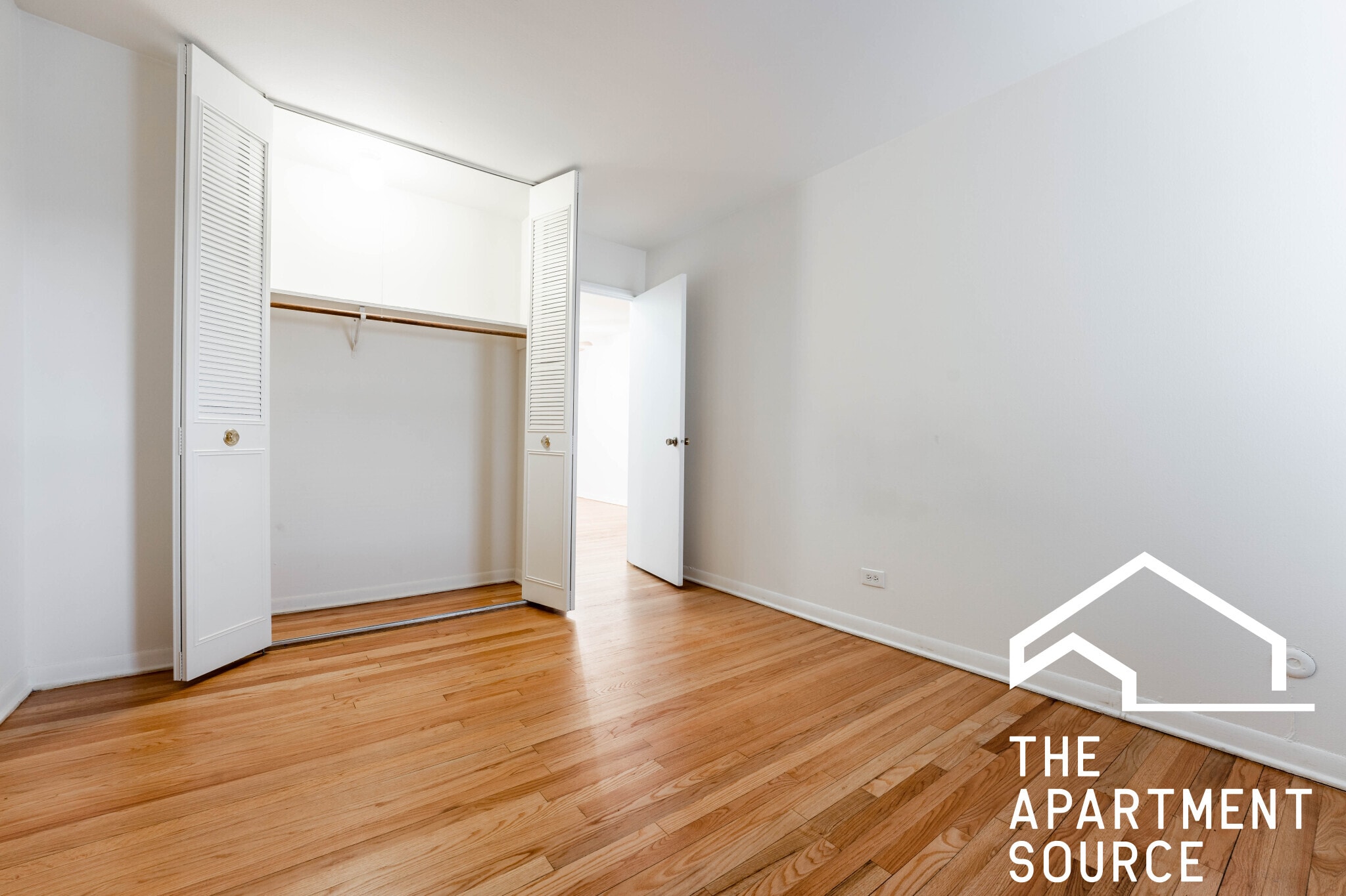 Building Photo - 540 W Roscoe St