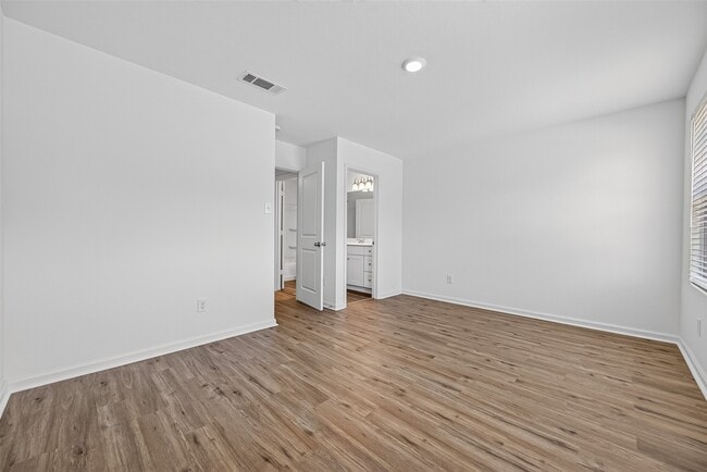 Building Photo - 654 Amesbury Rd