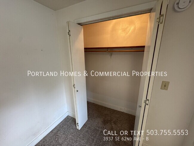 Building Photo - 3937 SE 62nd Ave
