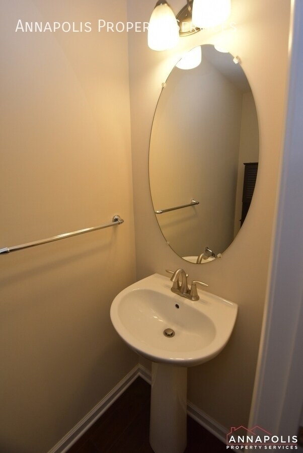 Building Photo - 717 Millhouse Dr