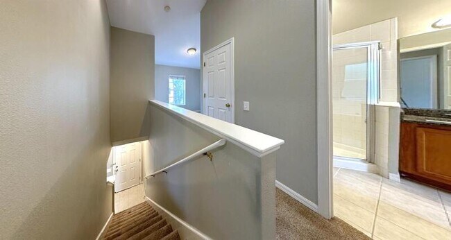 Building Photo - 8006 Thoroughbred Loop