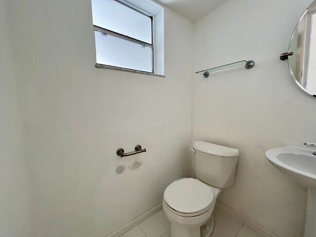 Building Photo - 3527 NE 168th St