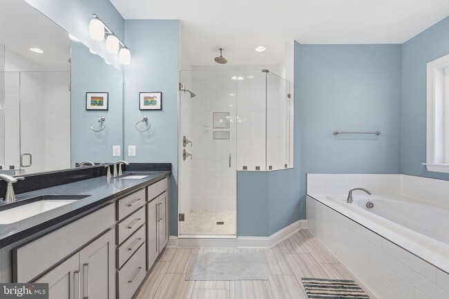 Building Photo - 2516 Villanova Dr