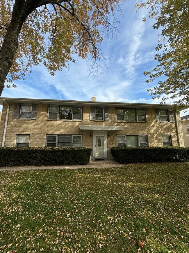 Building Photo - 1336 N 116th St