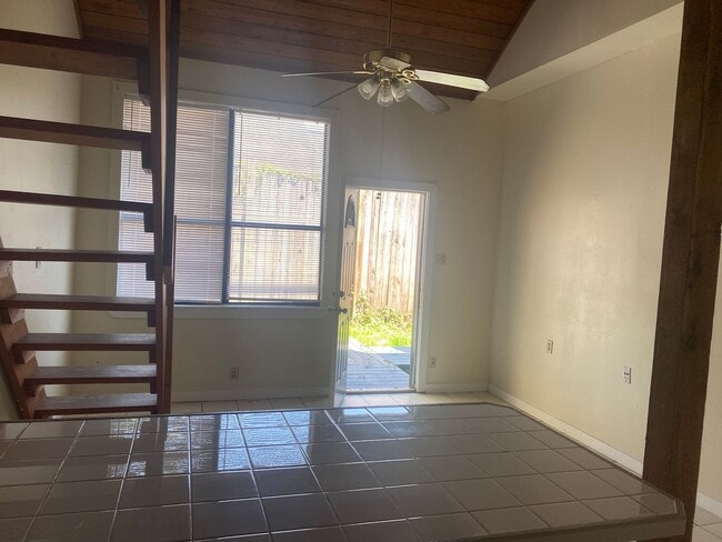 Building Photo - 1 Bedroom bungalow apartment